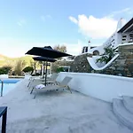 Irina Mykonos *
