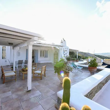 Irina Mykonos Séjour à la campagne