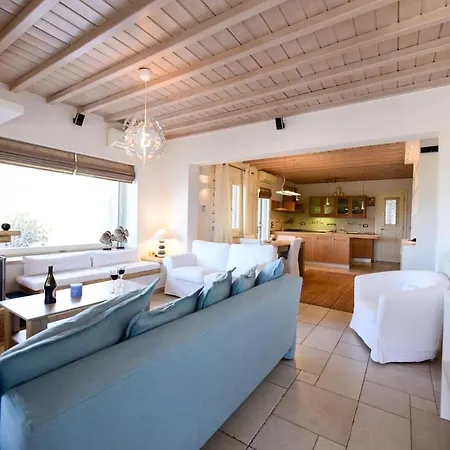 Irina Mykonos Séjour à la campagne