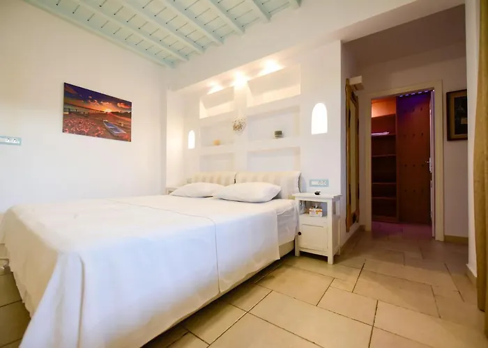 Irina Mykonos Kır Evi Ftelia (Mykonos)